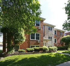 Village Apts (1929) in St. Paul, MN - Foto de edificio - Building Photo