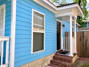 1223 E Waldburg St in Savannah, GA - Foto de edificio - Building Photo