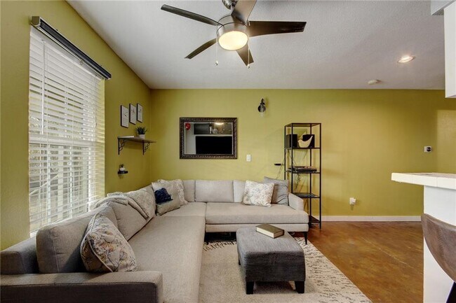 2302 East Side Dr in Austin, TX - Building Photo - Building Photo