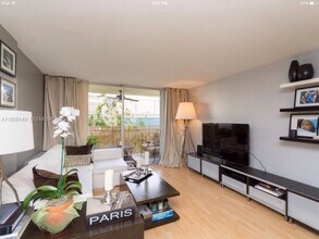 947 Lenox Ave. in Miami Beach, FL - Building Photo - Building Photo