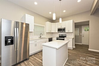 117 W Henderson St in Salisbury, NC - Foto de edificio - Building Photo