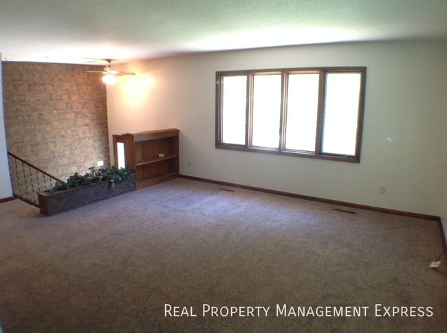 4 Bedroom 2 Bathroom Single-Family Home in Sioux Falls, SD - Foto de edificio - Building Photo