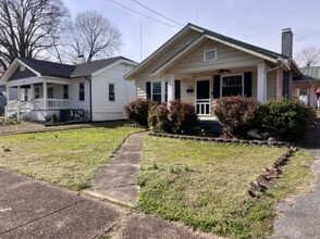 1117 Melbourne Ave NE in Knoxville, TN - Foto de edificio - Building Photo