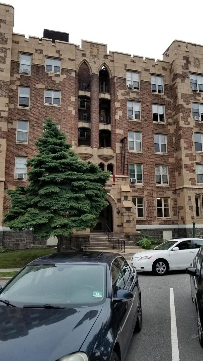 35 State St Rentals in Teaneck, NJ