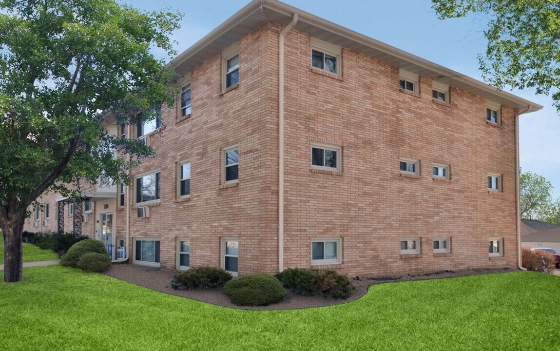1210-1220 Cambridge St. (Hopkins) in Hopkins, MN - Foto de edificio
