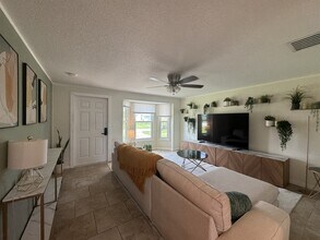 345 Hillview Rd in Venice, FL - Building Photo - Building Photo