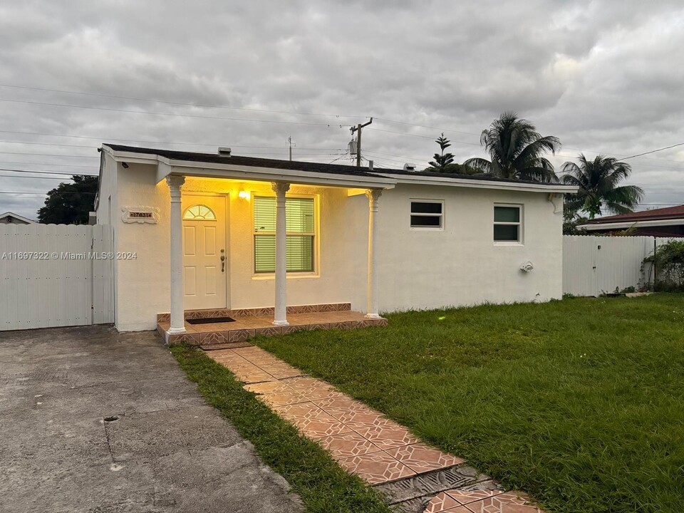 17631 NW 32 Ct in Miami Gardens, FL - Building Photo