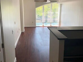 11760 Sunrise Valley Dr, Unit 210 in Reston, VA - Foto de edificio - Building Photo