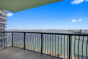 1756 N Bayshore Dr, Unit 23A in Miami, FL - Building Photo