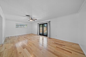 10046 Cedardale Dr in Houston, TX - Building Photo - Building Photo