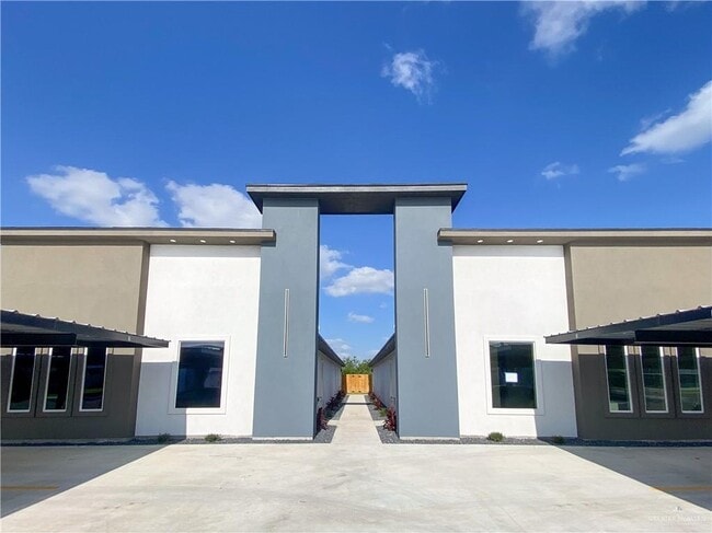 property at 3104 S Links Dr