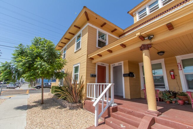 2208 Julian Ave in San Diego, CA - Building Photo - Building Photo