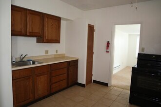 241 Ash St, Unit 2 in California, PA - Building Photo - Building Photo