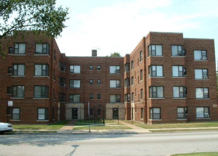 7700 S Jeffery Blvd in Chicago, IL - Building Photo