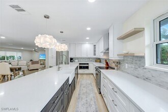 4465 Mariner Rd in Bonita Springs, FL - Foto de edificio - Building Photo