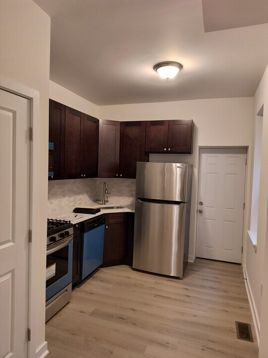 1523 W Oakdale St in Philadelphia, PA - Building Photo