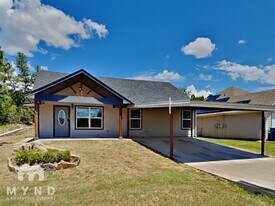 2714 San Gabriel Dr in Granbury, TX - Building Photo