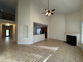 34 N Montfair Park Cir in Spring, TX - Foto de edificio - Building Photo