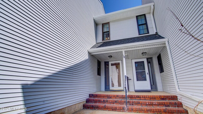 66 Chestnut Way in Englishtown, NJ - Building Photo - Building Photo