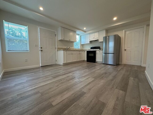 property at 231 W 85th St