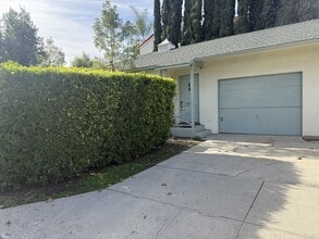 10901 Huston St, Unit 10901 in North Hollywood, CA - Foto de edificio - Building Photo