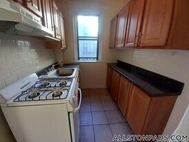 1152 Commonwealth Ave in Boston, MA - Building Photo