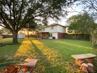 17627 Glenmorris Dr in Houston, TX - Building Photo - Building Photo