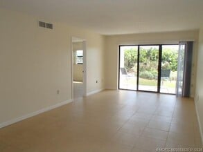 7400 S Ocean Dr in Jensen Beach, FL - Building Photo - Building Photo