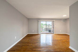 Hampshire House Apartments in Baltimore, MD - Building Photo - Building Photo