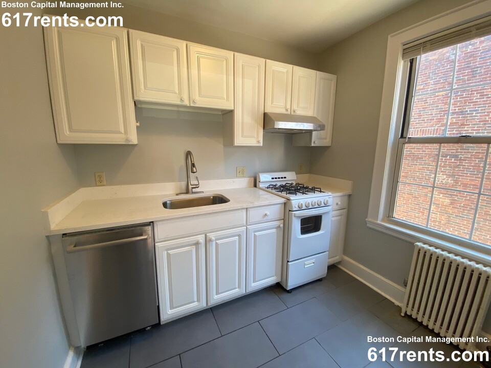 357 Harvard St, Unit 346-2 in Cambridge, MA - Building Photo