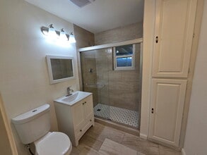 742 Bourn Dr in Woodland, CA - Foto de edificio - Building Photo