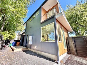 409 W Odell St in Austin, TX - Building Photo - Building Photo
