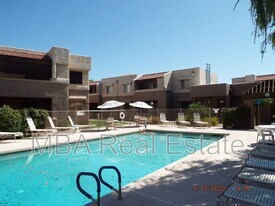 4554 E Paradise Village Pkwy N in Phoenix, AZ - Building Photo