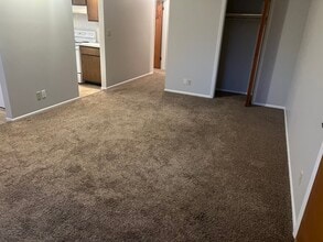 1614 Bryan St, Unit 2b in Normal, IL - Foto de edificio - Building Photo