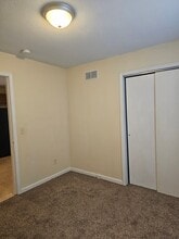 1106 Park St in Salina, KS - Foto de edificio - Building Photo