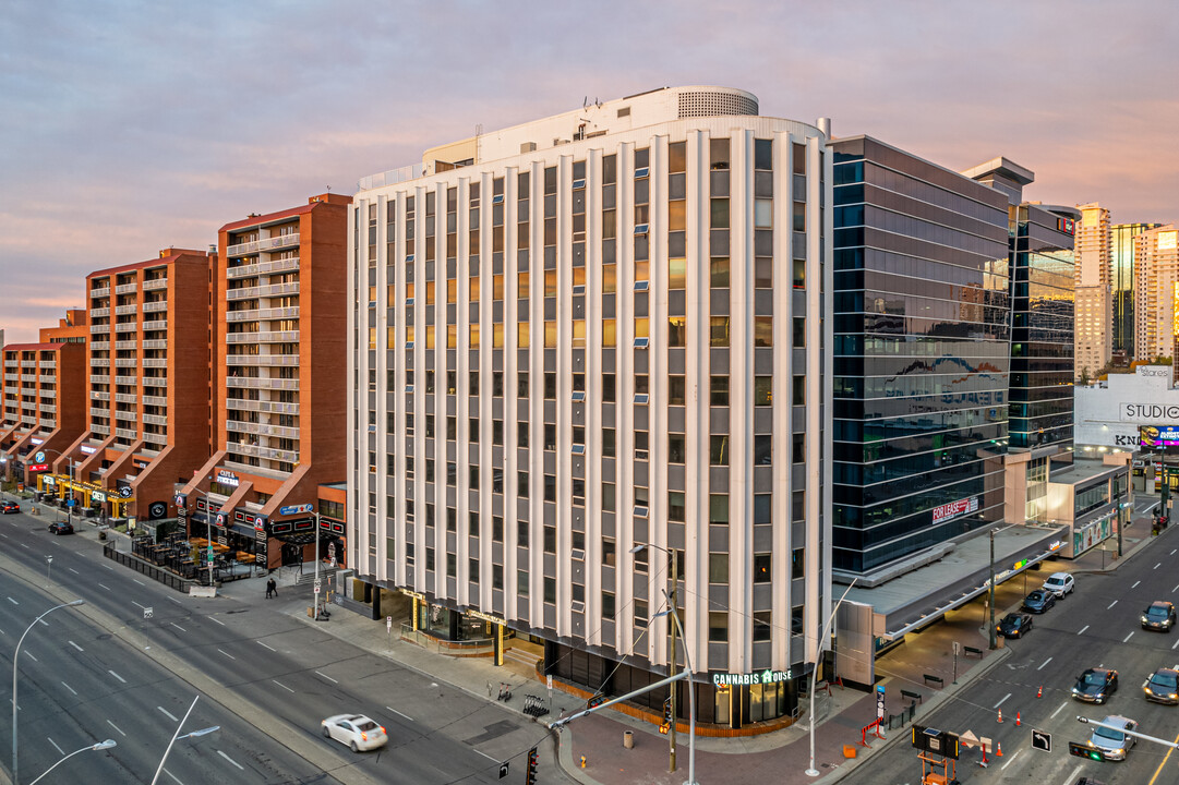 The Executive Lofts in Edmonton, AB - Building Photo