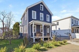 11 S Cedar St in Beacon, NY - Building Photo