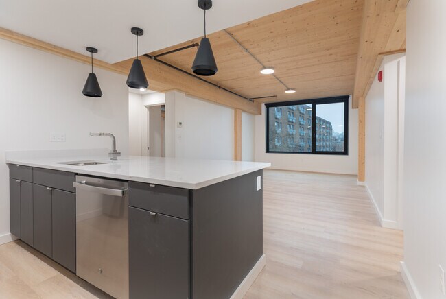 1 E Lenox St, Unit 401 in Boston, MA - Foto de edificio - Building Photo