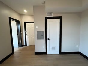 104 Belmont Ave, Unit 3A in Jersey City, NJ - Foto de edificio - Building Photo