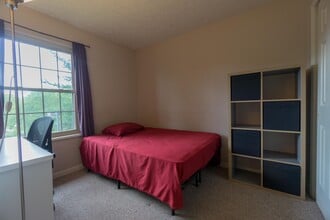 3200 John Hinkle Pl in Bloomington, IN - Building Photo - Building Photo