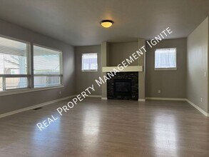 3751 SW Coyote Ln in Redmond, OR - Building Photo - Building Photo