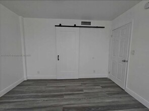 404 NW 68th Ave in Plantation, FL - Foto de edificio - Building Photo