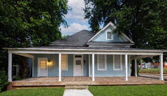 1204 S McDonough St in Montgomery, AL - Building Photo