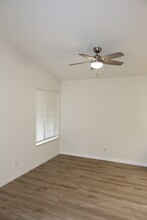 1056 Johnfer Way in Sacramento, CA - Building Photo - Building Photo