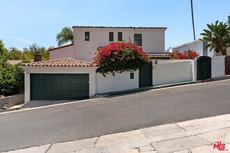 7918 Hillside Ave in West Hollywood, CA - Building Photo - Building Photo
