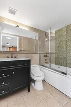 62 W 62nd St, Unit 14C in New York, NY - Foto de edificio - Building Photo