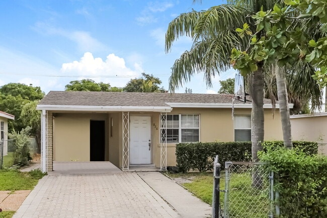 property at 826 S D St