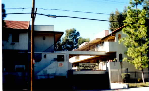 Orion Apartments in North Hills, CA - Foto de edificio - Building Photo