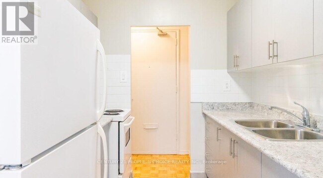 1061 Seneca Ave in Mississauga, ON - Building Photo - Building Photo