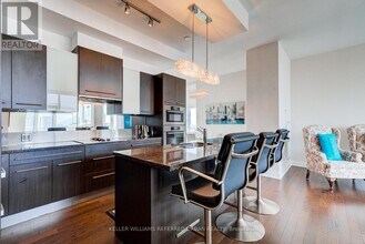 80-4480 John St in Toronto, ON - Building Photo - Building Photo